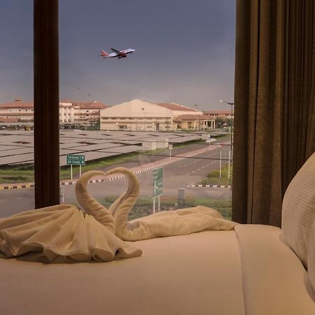Florida Airport Hotel Kochi Nedumbassery Bagian luar foto