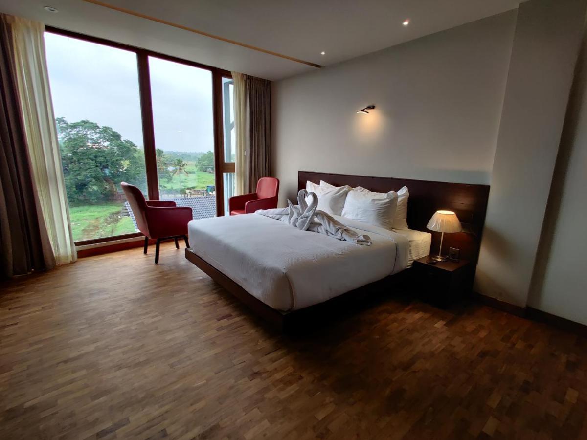 Florida Airport Hotel Kochi Nedumbassery Bagian luar foto