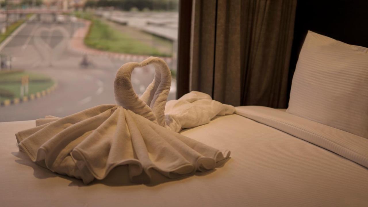 Florida Airport Hotel Kochi Nedumbassery Bagian luar foto
