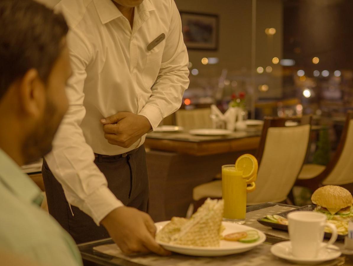 Florida Airport Hotel Kochi Nedumbassery Bagian luar foto